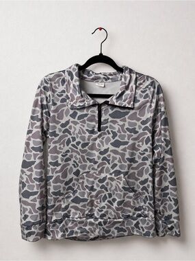 Quarter-Zip Camo Pullover Hoodie in Grey